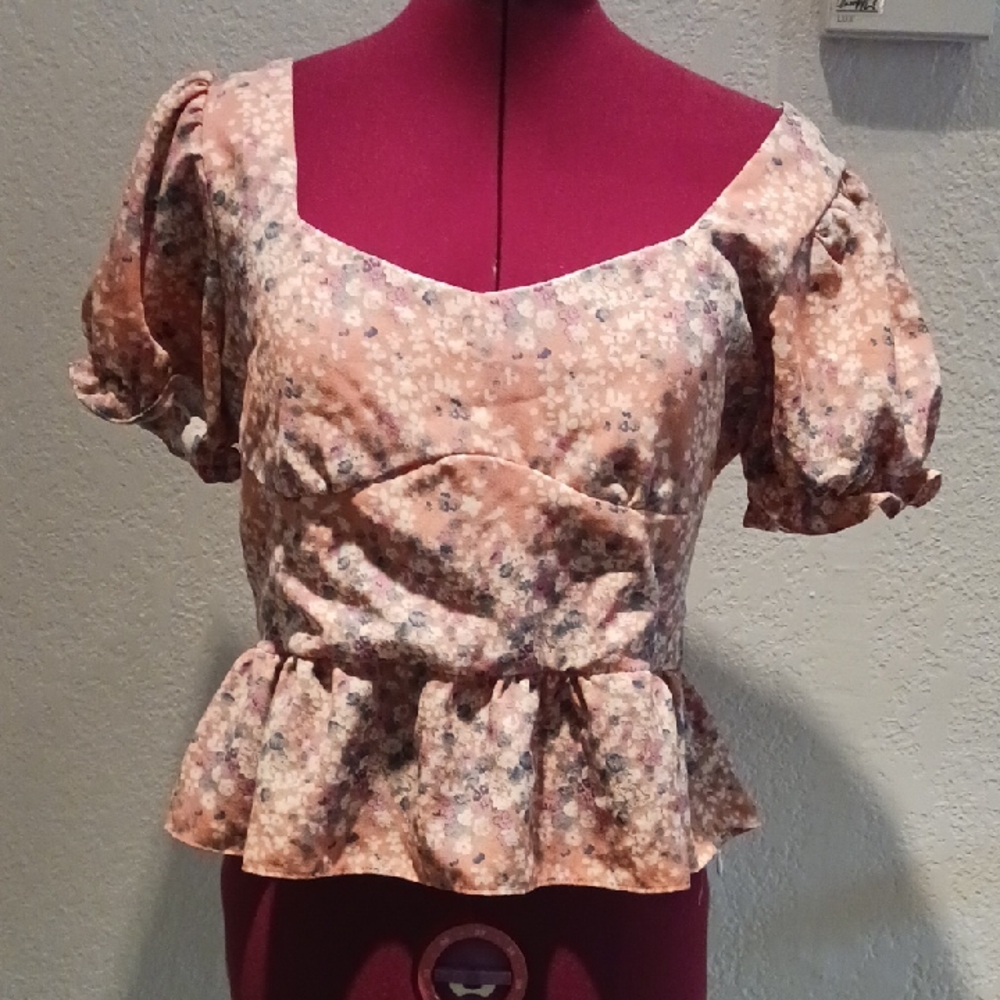 L.N.V.  Chic Floral Peplum Blouse